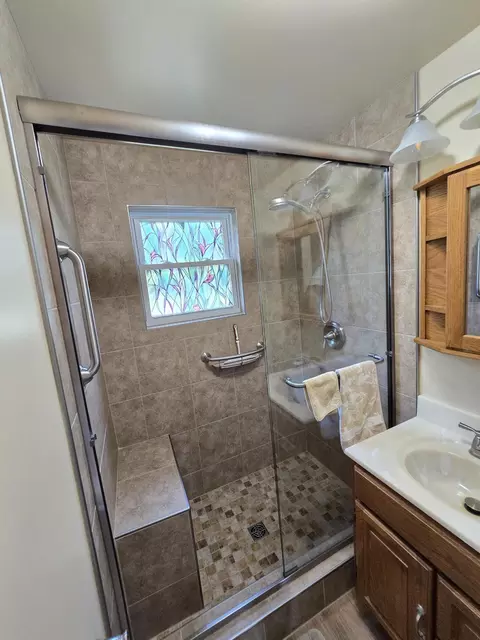 Bath - 4250 Rives Junction Rd, Jackson, MI 49201 photo 2 of 5