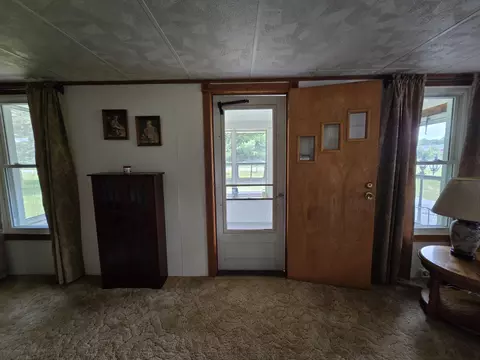 Entry Way - 4250 Rives Junction Rd, Jackson, MI 49201 photo 3 of 8