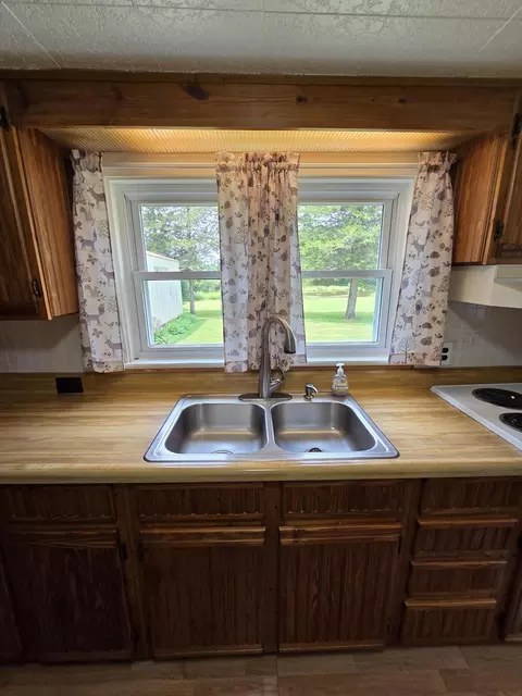 Kitchen - 4250 Rives Junction Rd, Jackson, MI 49201 photo 6 of 6