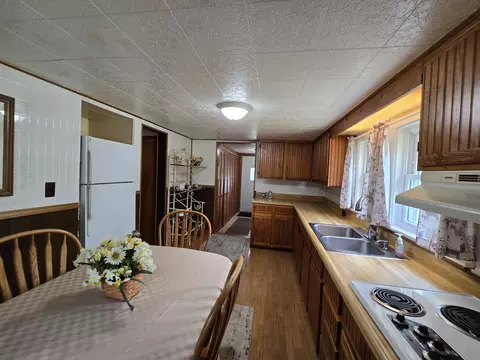 Kitchen - 4250 Rives Junction Rd, Jackson, MI 49201 photo 4 of 6