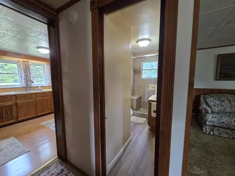 Entry Way - 4250 Rives Junction Rd, Jackson, MI 49201 photo 2 of 8