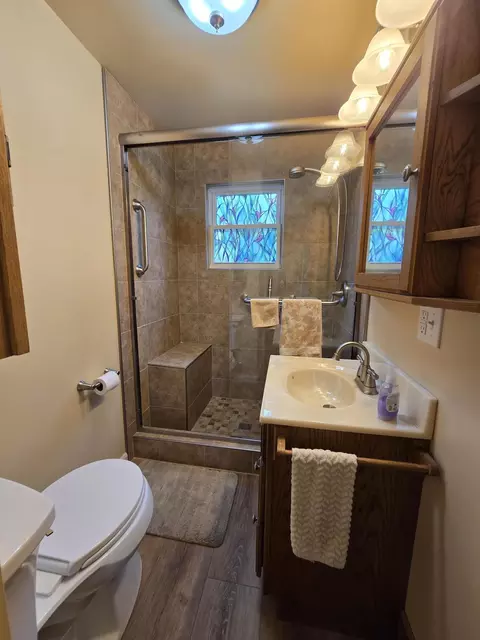 Bath - 4250 Rives Junction Rd, Jackson, MI 49201 photo 1 of 5