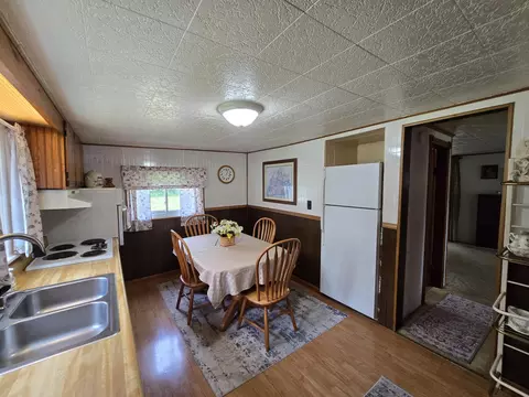 Kitchen - 4250 Rives Junction Rd, Jackson, MI 49201 photo 2 of 6