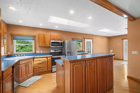 Kitchen - 28079 Goddard Rd, Romulus, MI 48174 photo 4 of 7