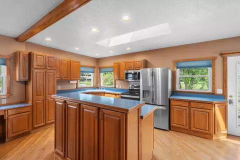 Kitchen - 28079 Goddard Rd, Romulus, MI 48174 photo 5 of 7