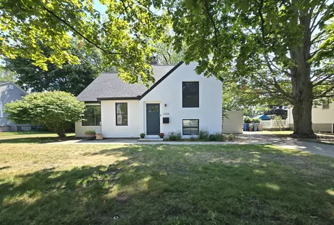 1214 Woodlawn Ave, Grand Haven, MI 49417