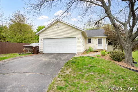 8414 Windstone Dr NE, Rockford, MI 49341