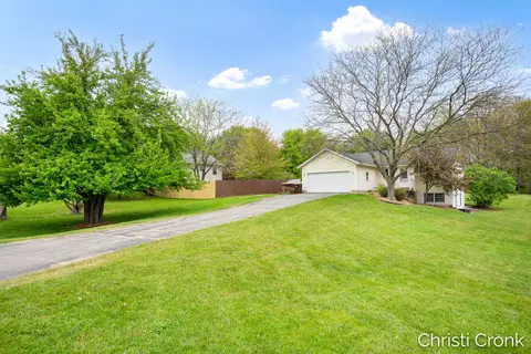 8414 Windstone Dr NE, Rockford, MI 49341