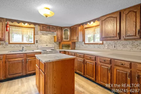 Kitchen - 167 W Brooks St, Newaygo, MI 49337 photo 2 of 5