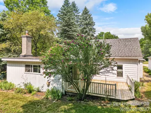 Exterior - 167 W Brooks St, Newaygo, MI 49337 photo 2 of 2