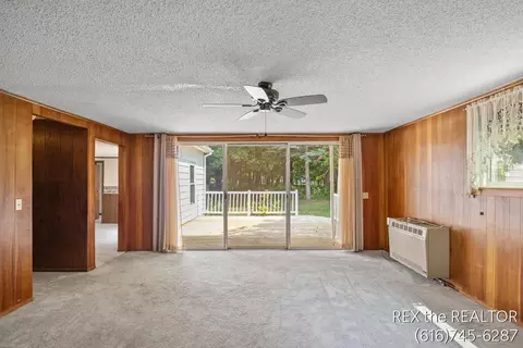 Living - 167 W Brooks St, Newaygo, MI 49337 photo 5 of 6