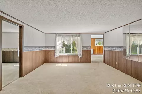 Living - 167 W Brooks St, Newaygo, MI 49337 photo 2 of 6