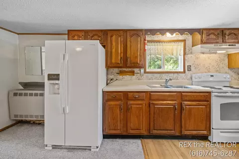 Kitchen - 167 W Brooks St, Newaygo, MI 49337 photo 5 of 5
