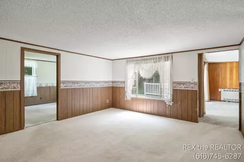 Living - 167 W Brooks St, Newaygo, MI 49337 photo 3 of 6