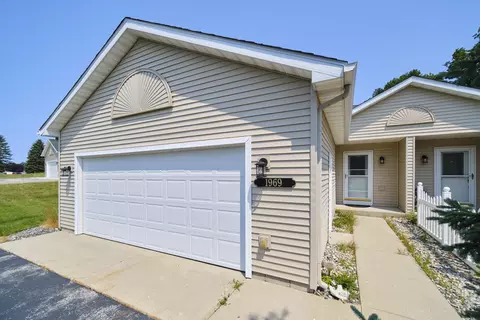 1969 Pine Ridge Dr, Manistee, MI 49660