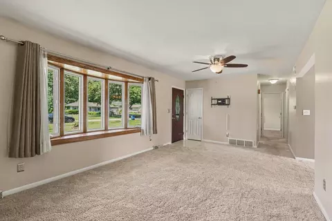 Living - 124 River Park Dr, Marshall, MI 49068 photo 1 of 2