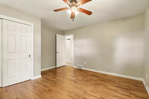 Bedroom - 124 River Park Dr, Marshall, MI 49068 photo 2 of 5
