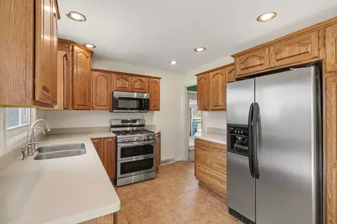 Kitchen - 124 River Park Dr, Marshall, MI 49068 photo 3 of 4