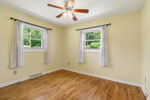 Bedroom - 124 River Park Dr, Marshall, MI 49068 photo 4 of 5