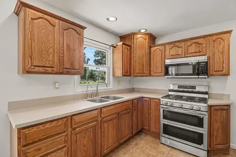 Kitchen - 124 River Park Dr, Marshall, MI 49068 photo 4 of 4