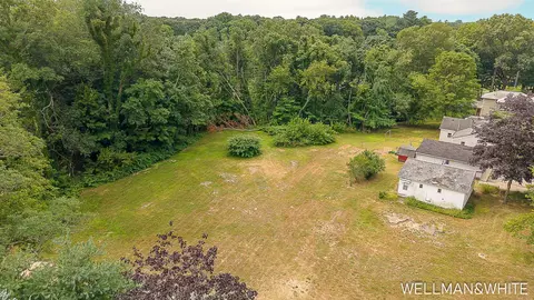 1019 Elizabeth St, Saugatuck, MI 49453