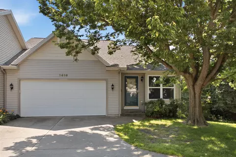 1416 Woodlawn Cmns, Grand Haven, MI 49417