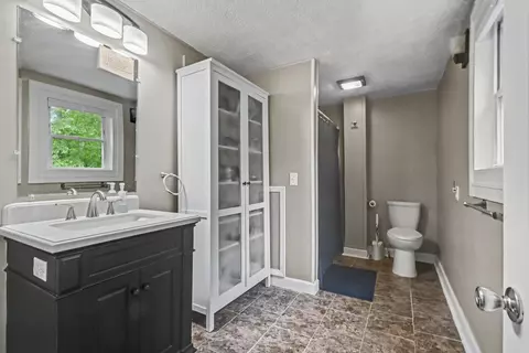 Bath - 618 N Evans St, Tecumseh, MI 49286 photo 1 of 1