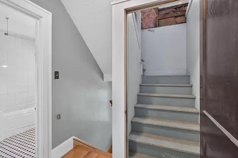 Entry Way - 110 N Durand St, Jackson, MI 49202 photo 9 of 12