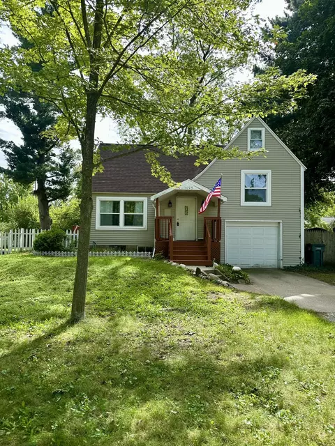 1095 Roosevelt Ct, Muskegon, MI 49441