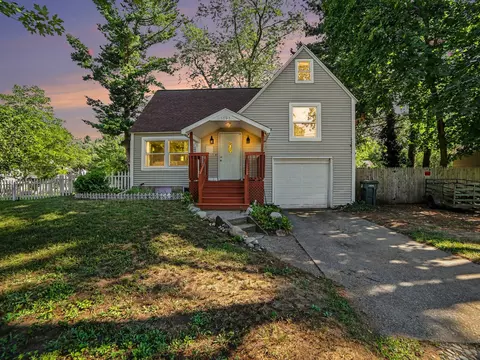 1095 Roosevelt Ct, Muskegon, MI 49441