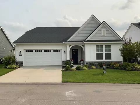 2942 Isle Water Dr, Belmont, MI 49306