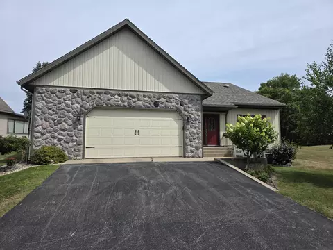 404 Vienna Ln, Fremont, MI 49412