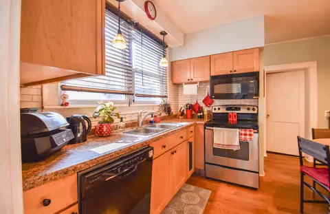 Kitchen - 9 Cornwell Ct, Coldwater, MI 49036 photo 2 of 4
