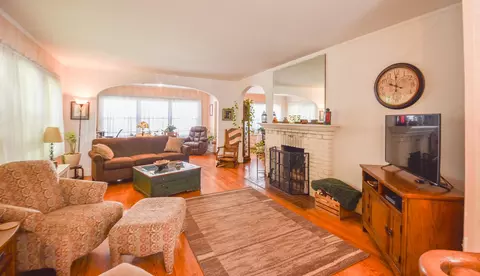 Living - 9 Cornwell Ct, Coldwater, MI 49036 photo 1 of 4