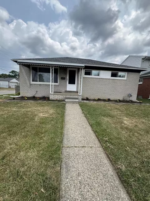 25454 Pattow St, Roseville, MI 48066