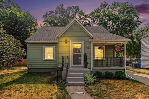 703 Garfield Ave NW, Grand Rapids, MI 49504