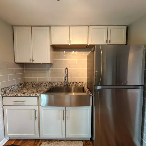 Kitchen - 18528 Pardee Rd, Galien, MI 49113 photo 2 of 3