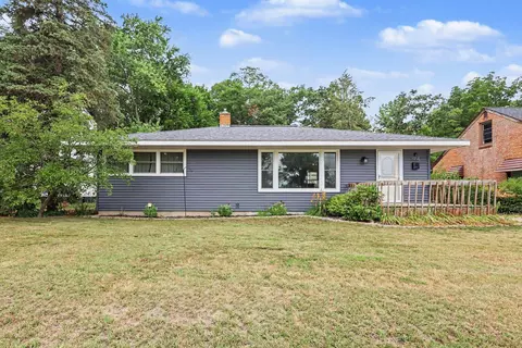 1914 Lake Ave, Muskegon, MI 49445