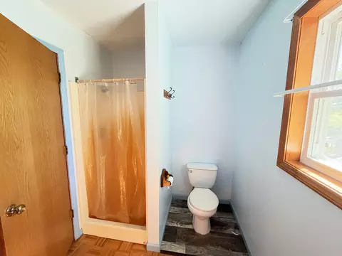 Bath - 3810 W 72nd St, Newaygo, MI 49337 photo 2 of 5