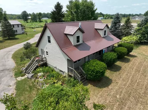 Exterior - 3810 W 72nd St, Newaygo, MI 49337 photo 2 of 13