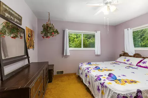 Bedroom - 4547 Wellman Rd, Parma, MI 49269 photo 1 of 6