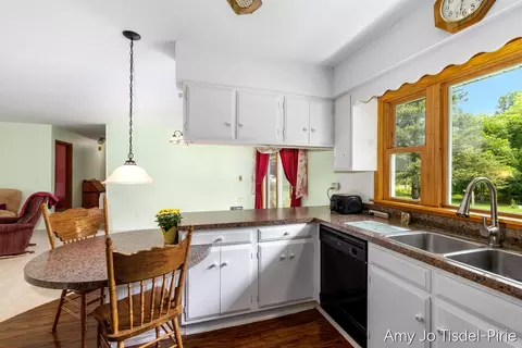 Kitchen - 4547 Wellman Rd, Parma, MI 49269 photo 2 of 2