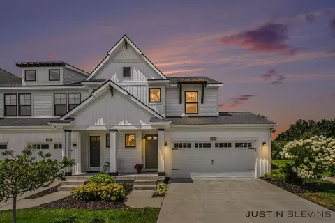 8915 Barrington Ln, Jenison, MI 49428