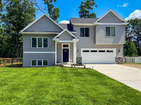 370 Chopin Dr, Muskegon, MI 49442