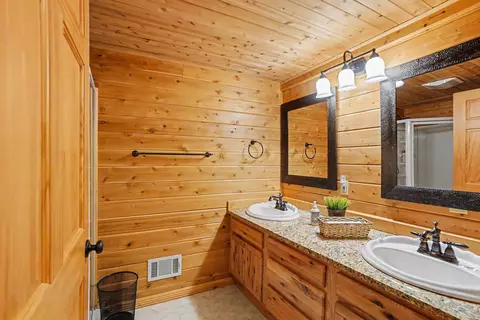 Bath - 5481 N Red Maple St, Irons, MI 49644 photo 2 of 3