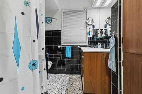 Bath - 216 Hampton Rd, Benton Harbor, MI 49022 photo 1 of 1