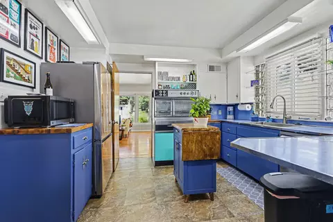 Kitchen - 216 Hampton Rd, Benton Harbor, MI 49022 photo 2 of 3
