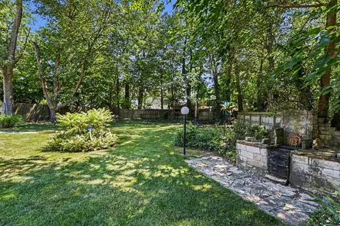 Exterior - 216 Hampton Rd, Benton Harbor, MI 49022 photo 3 of 5