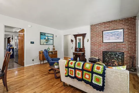 Living - 216 Hampton Rd, Benton Harbor, MI 49022 photo 1 of 3