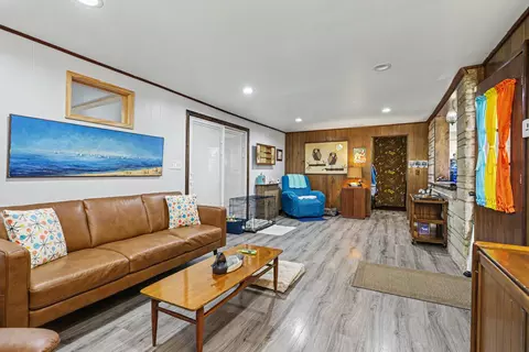 Living - 216 Hampton Rd, Benton Harbor, MI 49022 photo 2 of 3